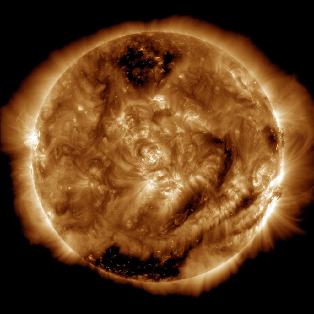 Tàu quan sát Solar Dynamics Observatory (SDO) của NASA ghi lại hình ảnh bề mặt Mặt trời thông qua những ống kính thiên văn công nghệ cao nhất. Ảnh: hình ảnh thứ 100 triệu được chụp bởi tàu quan sát SDO, ngày 19/1/2015 cho thấy bề mặt Mặt trời sống động.